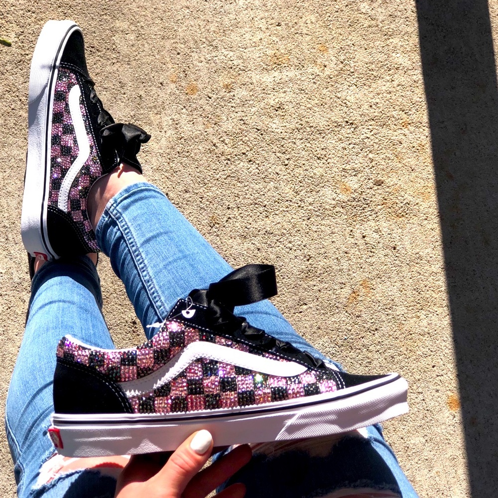 ((VANS WOMENS SIZE 8•SWAVORSKI CRYSTALS•WHAT’S YOUR STYLE OF CRYSTAL DESIGN?))